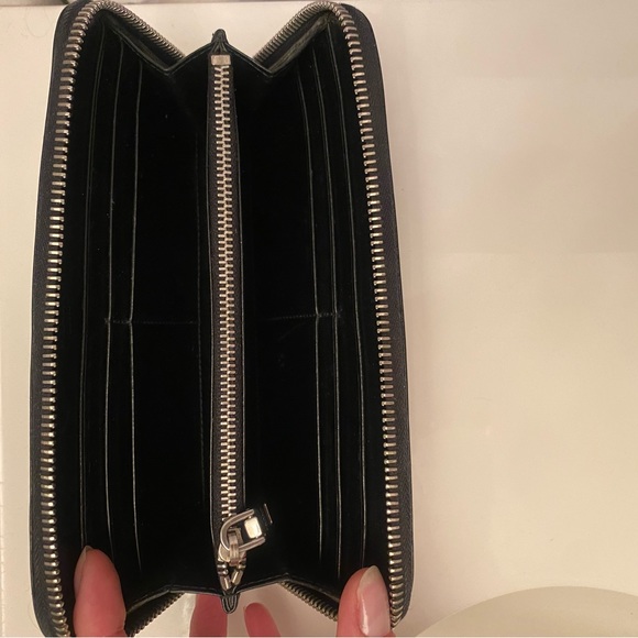 Prada Wallet - Picture 9 of 10